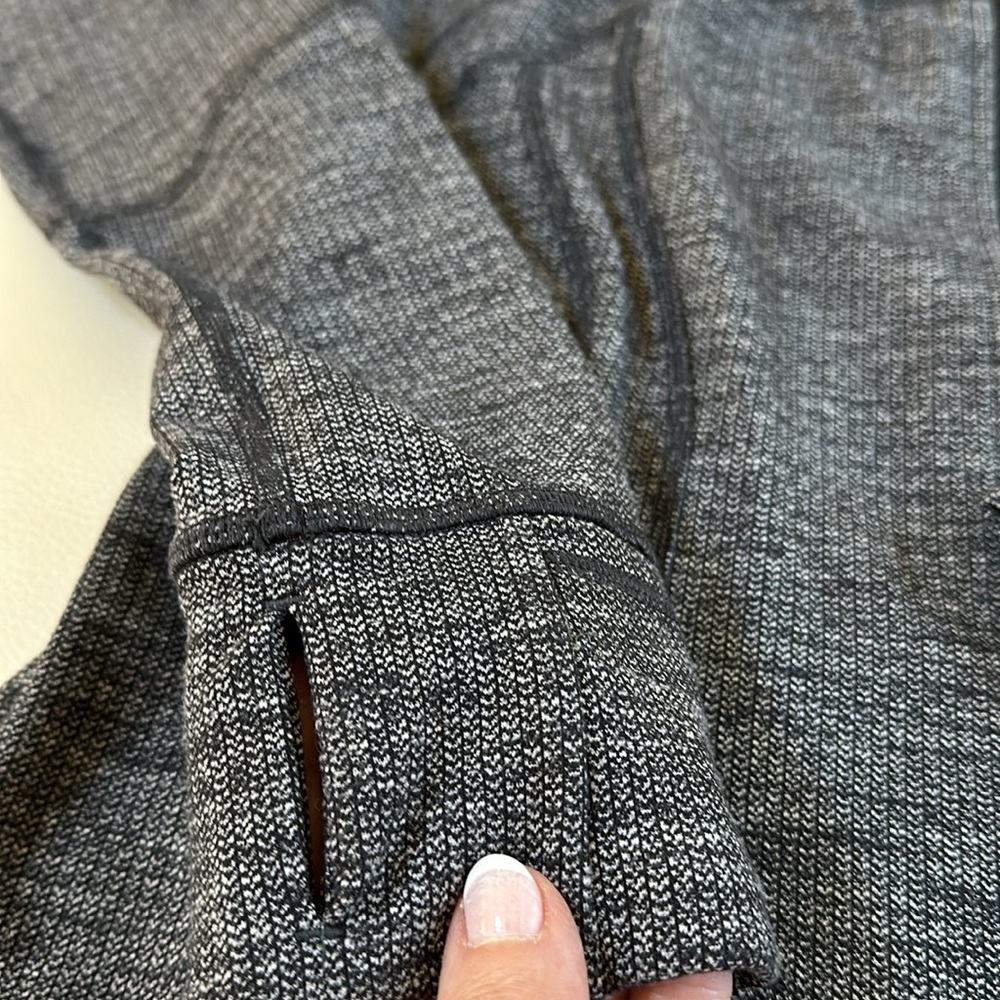 Lululemon zip up jacket. size 8 - Picture 2 of 3